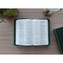 Biblia NTV Ultrafina con Filament Verde Esmeralda Símil Piel con Cierre